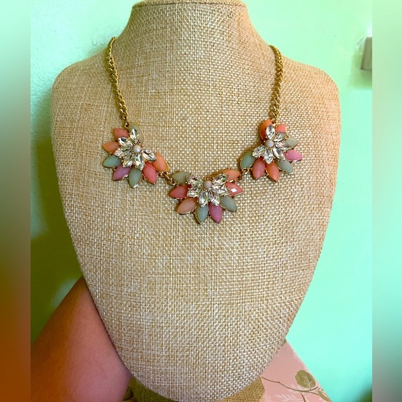 Elegant Floral Necklace with Pink and Gold Accents - Picture 1 of 7
